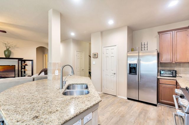 10 W Lasting Spring, The Woodlands, TX 77389