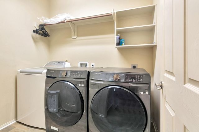 10 W Lasting Spring, The Woodlands, TX 77389