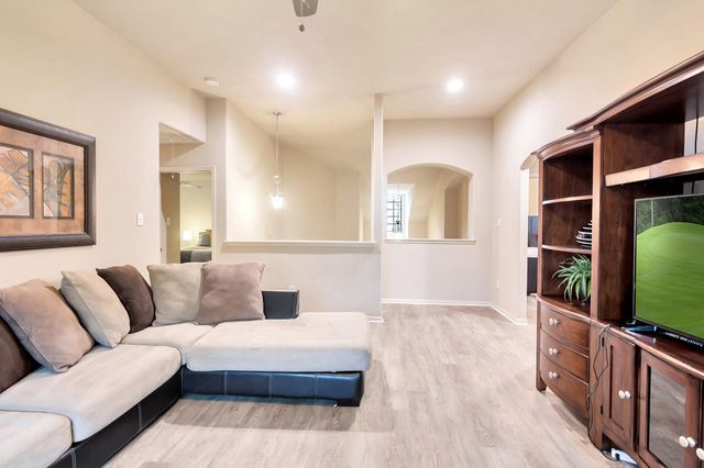 10 W Lasting Spring, The Woodlands, TX 77389