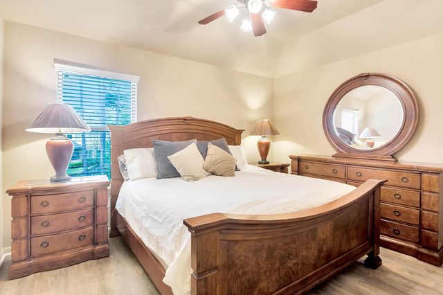 10 W Lasting Spring, The Woodlands, TX 77389