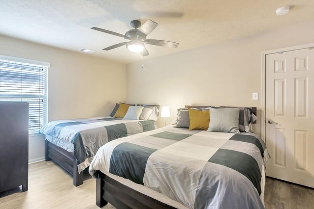 10 W Lasting Spring, The Woodlands, TX 77389