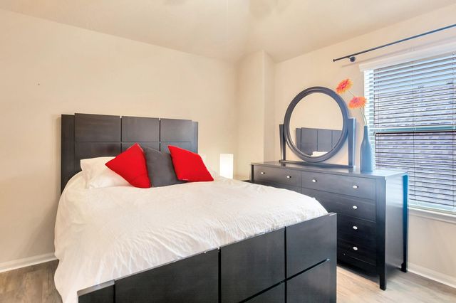 10 W Lasting Spring, The Woodlands, TX 77389