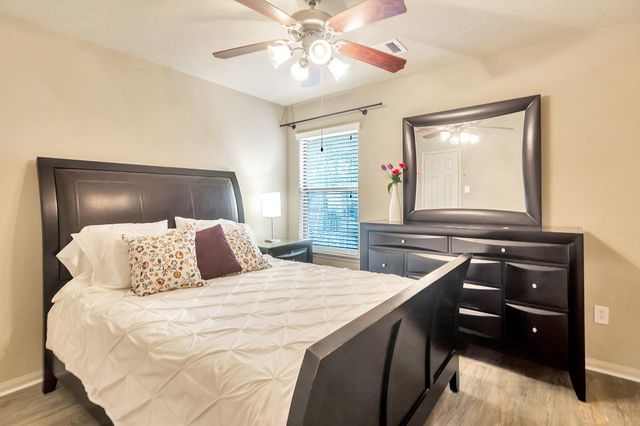 10 W Lasting Spring, The Woodlands, TX 77389