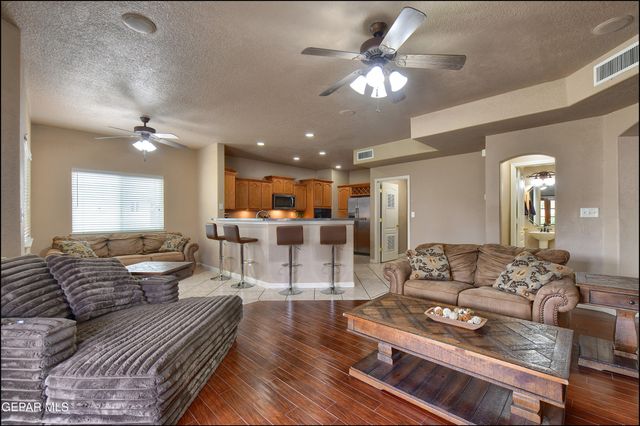 13733 Paseo De Fe Circle, Horizon City, TX 79928