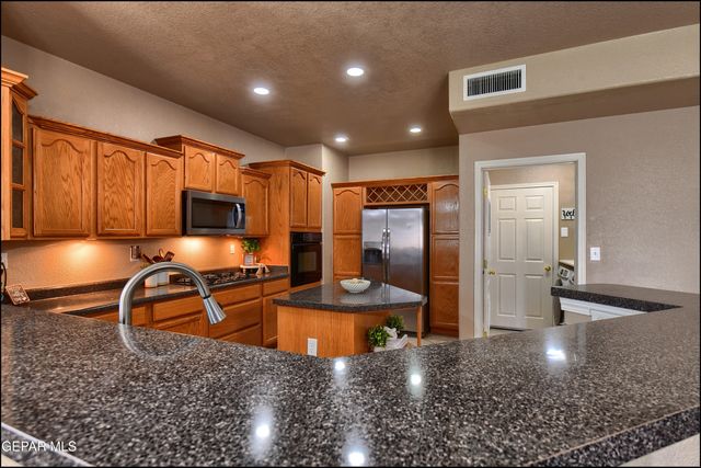 13733 Paseo De Fe Circle, Horizon City, TX 79928