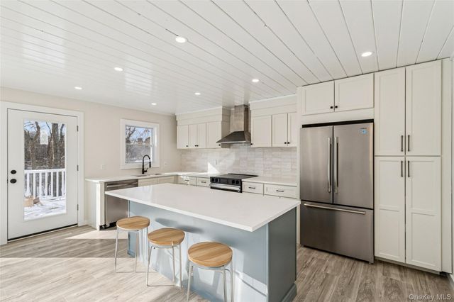 911 Ostrander Avenue, Riverhead, NY 11901