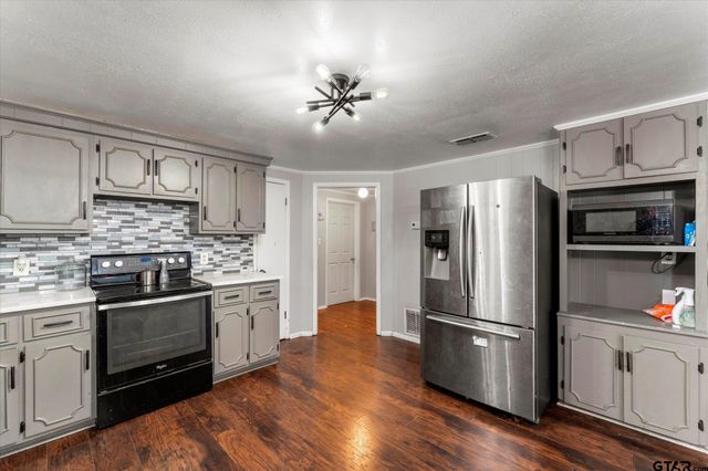 1108 Merritt Ave, Mt Pleasant, TX 75455