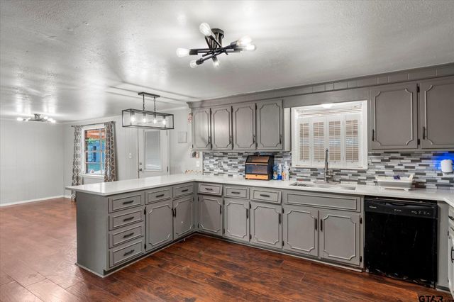 1108 Merritt Ave, Mt Pleasant, TX 75455