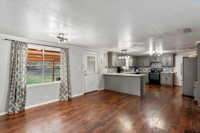 1108 Merritt Ave, Mt Pleasant, TX 75455