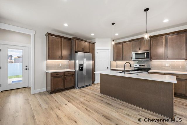 4061 SADDLEBACK LN, Cheyenne, WY 82001