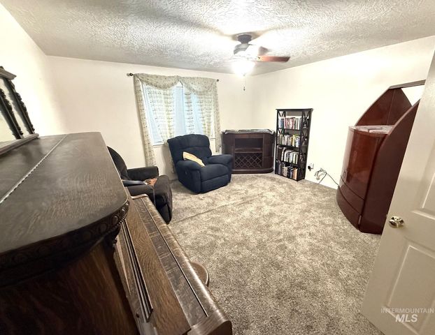 332 W Mule Ct, Kuna, ID 83634