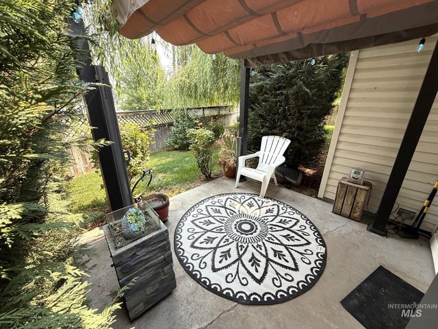 332 W Mule Ct, Kuna, ID 83634