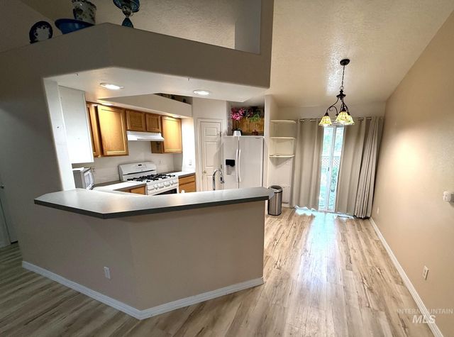 332 W Mule Ct, Kuna, ID 83634