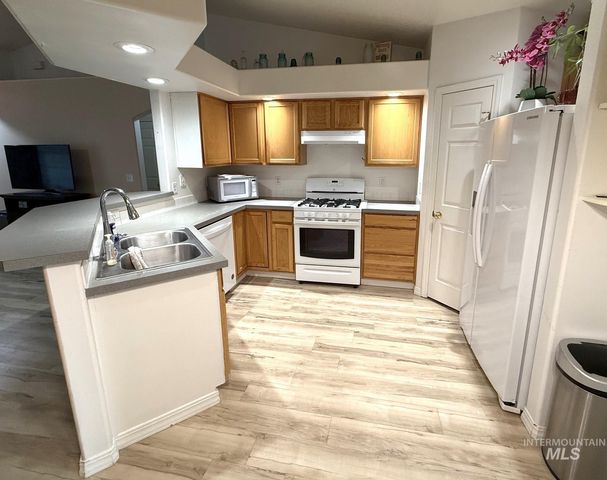 332 W Mule Ct, Kuna, ID 83634