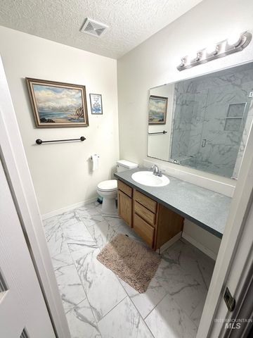 332 W Mule Ct, Kuna, ID 83634