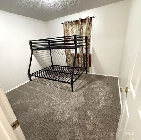 332 W Mule Ct, Kuna, ID 83634
