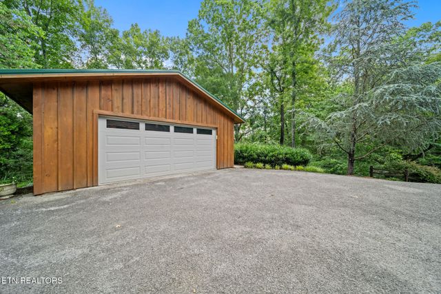 613 N Shiloh Rd, Seymour, TN 37865