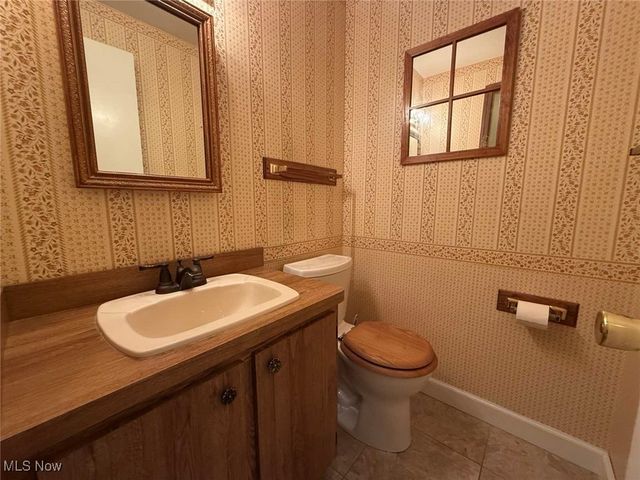 9474 Stoney Creek Lane, Parma Heights, OH 44130