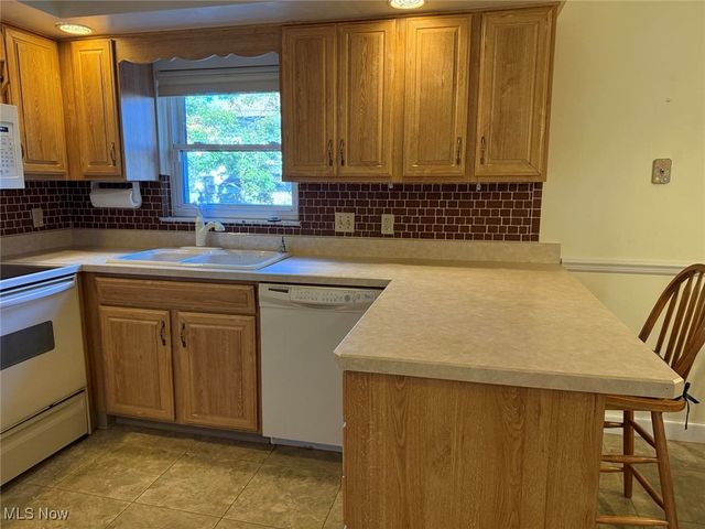 9474 Stoney Creek Lane, Parma Heights, OH 44130