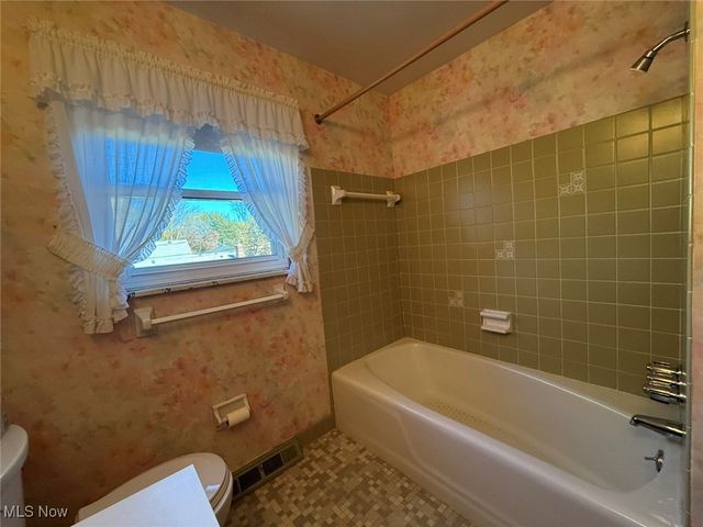 9474 Stoney Creek Lane, Parma Heights, OH 44130