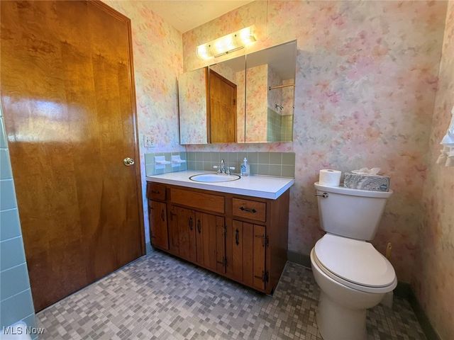 9474 Stoney Creek Lane, Parma Heights, OH 44130