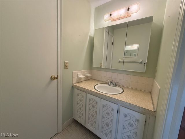 9474 Stoney Creek Lane, Parma Heights, OH 44130