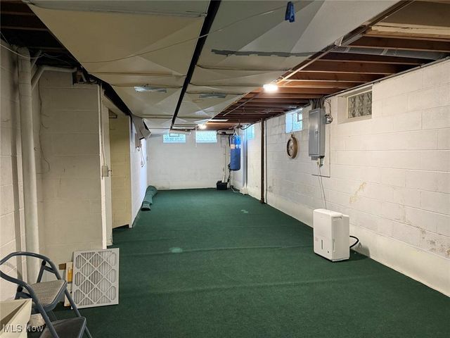 9474 Stoney Creek Lane, Parma Heights, OH 44130