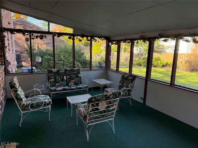 9474 Stoney Creek Lane, Parma Heights, OH 44130