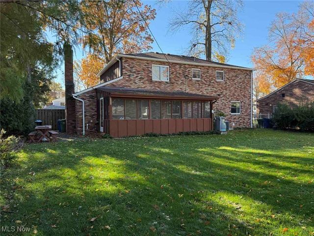 9474 Stoney Creek Lane, Parma Heights, OH 44130