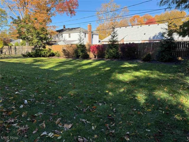 9474 Stoney Creek Lane, Parma Heights, OH 44130