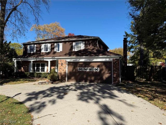 9474 Stoney Creek Lane, Parma Heights, OH 44130