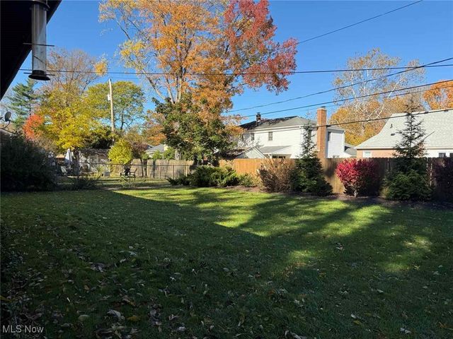 9474 Stoney Creek Lane, Parma Heights, OH 44130