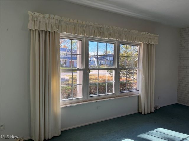 9474 Stoney Creek Lane, Parma Heights, OH 44130