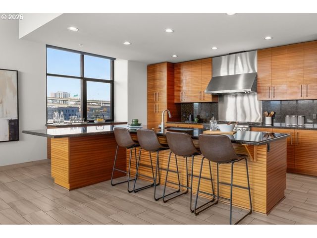 1830 Nw RIVERSCAPE St 801, Portland, OR 97209