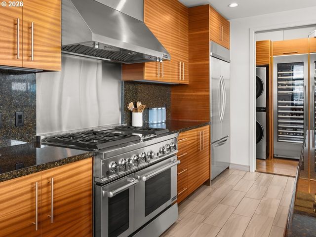 1830 Nw RIVERSCAPE St 801, Portland, OR 97209
