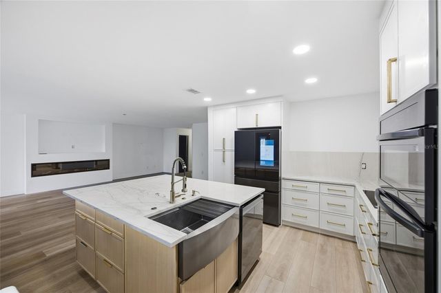 13025 VILLAGE CHASE CIRCLE, Tampa, FL 33618