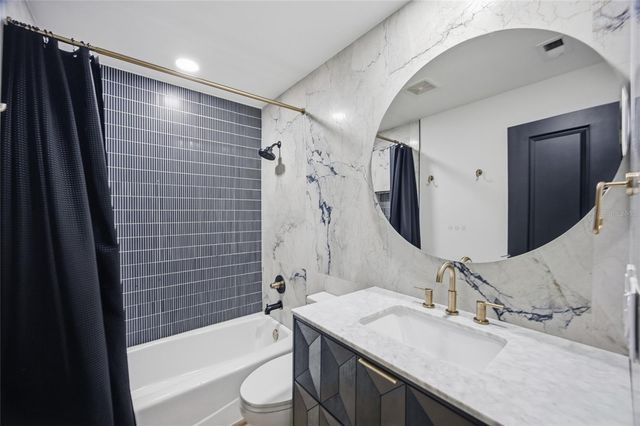 13025 VILLAGE CHASE CIRCLE, Tampa, FL 33618