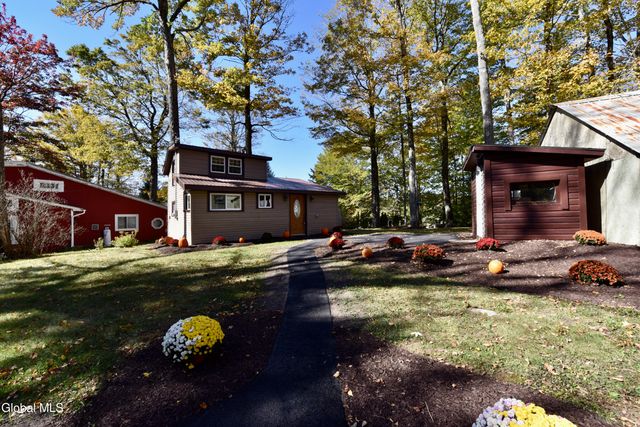 8 Park Avenue, Greenfield, NY 12850