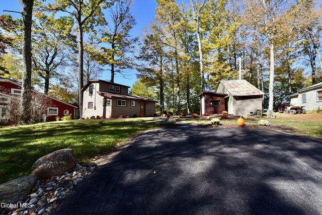8 Park Avenue, Greenfield, NY 12850