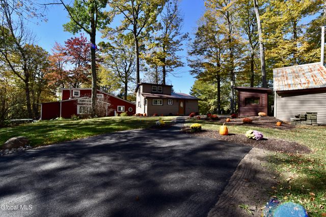 8 Park Avenue, Greenfield, NY 12850