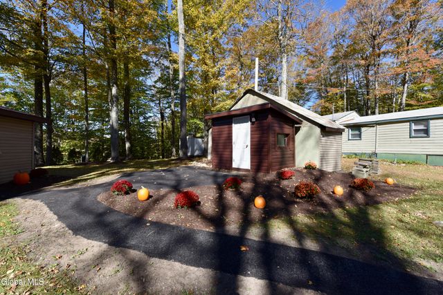 8 Park Avenue, Greenfield, NY 12850