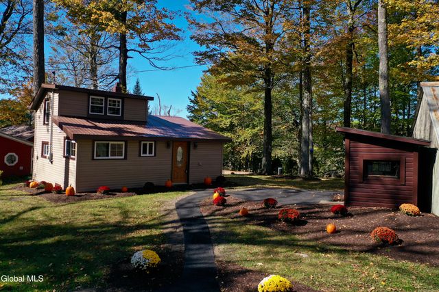 8 Park Avenue, Greenfield, NY 12850