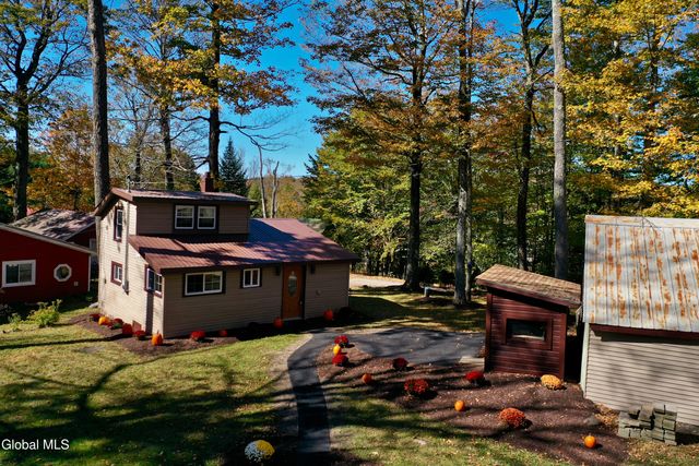 8 Park Avenue, Greenfield, NY 12850