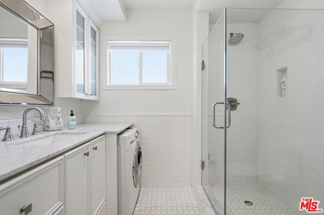 11646 Chenault Street 19, Los Angeles, CA 90049