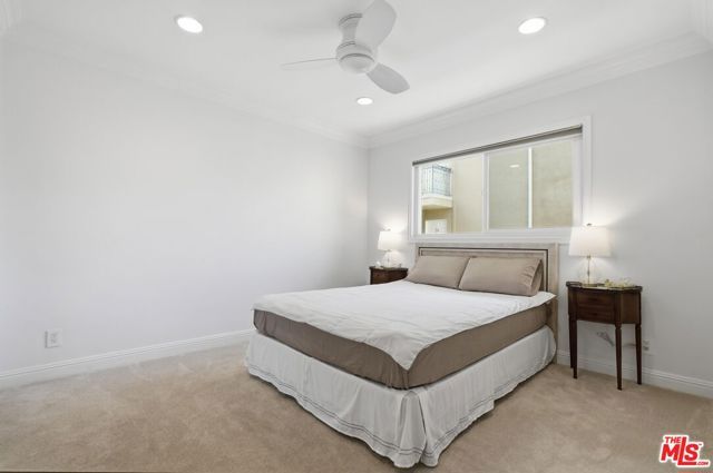 11646 Chenault Street 19, Los Angeles, CA 90049