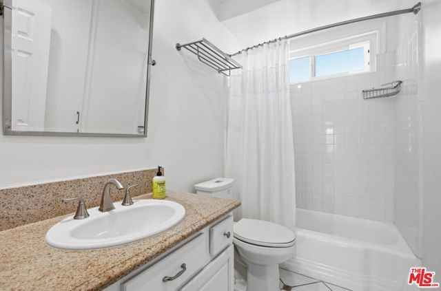 11646 Chenault Street 19, Los Angeles, CA 90049