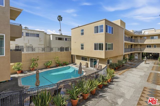 11646 Chenault Street 19, Los Angeles, CA 90049