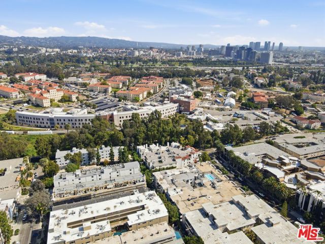 11646 Chenault Street 19, Los Angeles, CA 90049