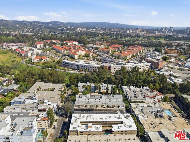 11646 Chenault Street 19, Los Angeles, CA 90049