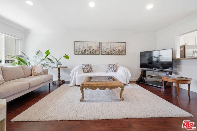 11646 Chenault Street 19, Los Angeles, CA 90049